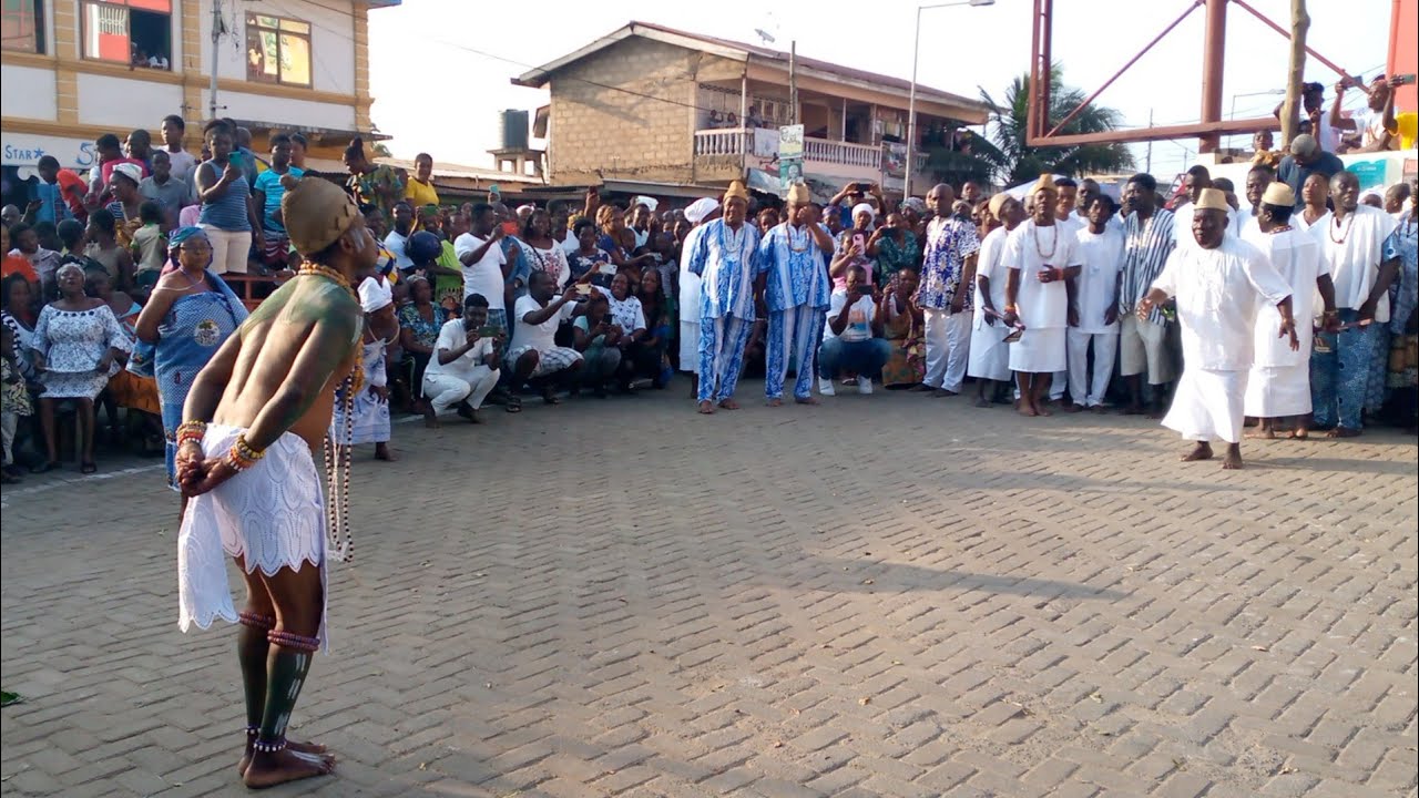 ЖИТЕЛИ ФЕСТИВАЛЯ STOOL YAM В ЛОС-АНДЖЕЛЕ (ДЖОРДЖИЯ) И КАК ОНИ ТАНЦУЮТ