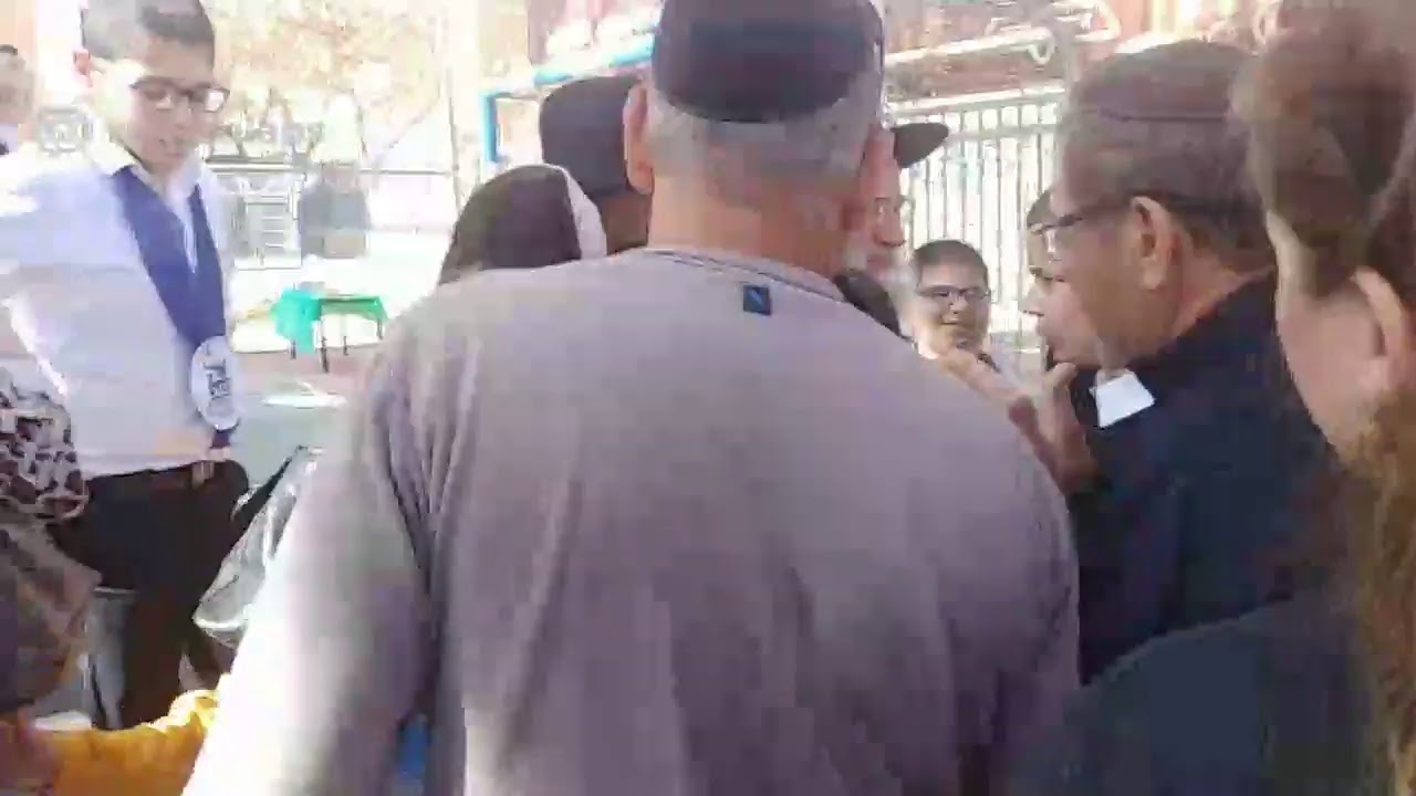 הקבלת פני רבו הרב אלבז באילת בבית ספר אור החיים התש