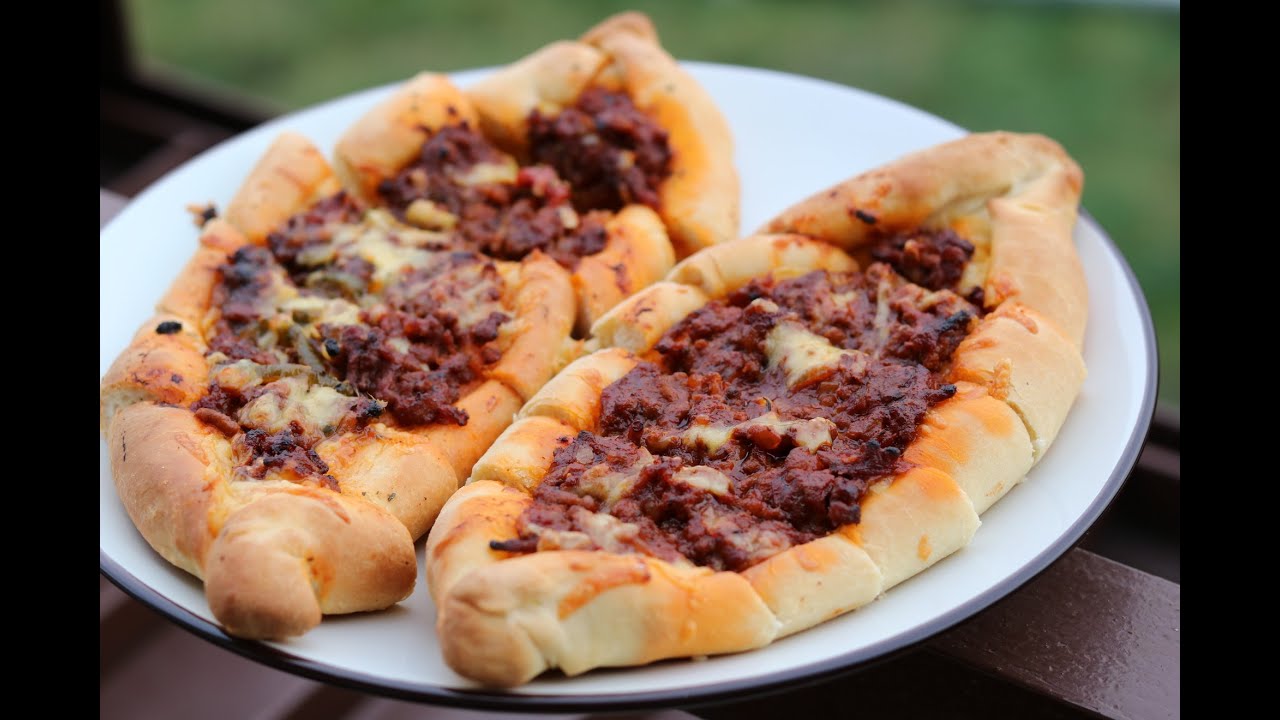 PIDE turecka pizza | faszerowana mięsem mielonym