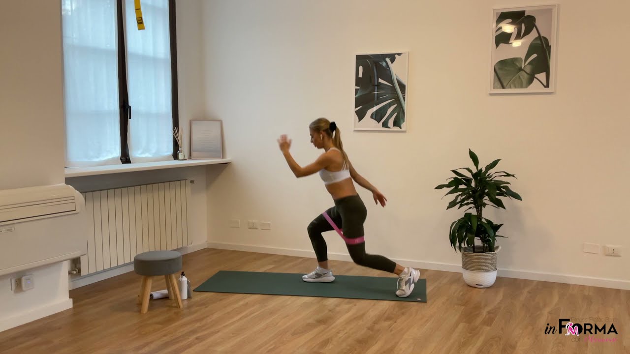 Esercizi Gambe e glutei HIIT workout con o senza bootyband