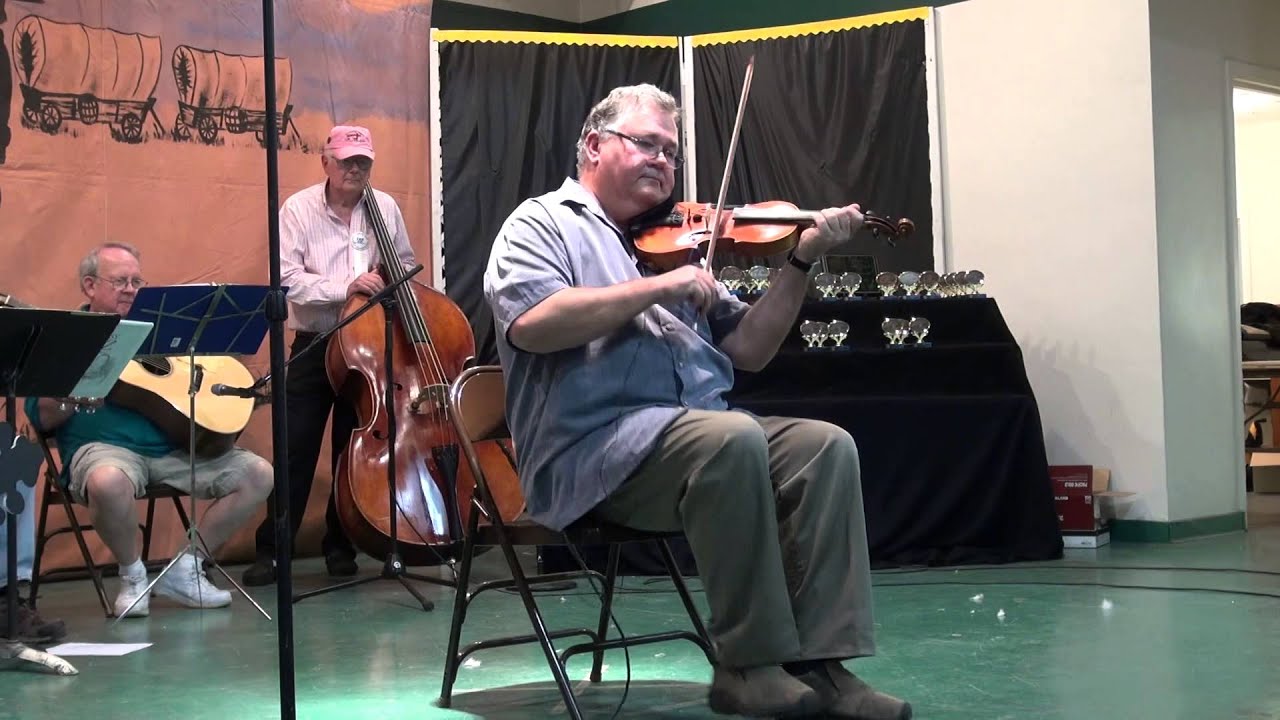 Calvin Vollraff Fiddling -  Métis Style - Victor's 39th and Arcandsaw (Arkansas) Traveler