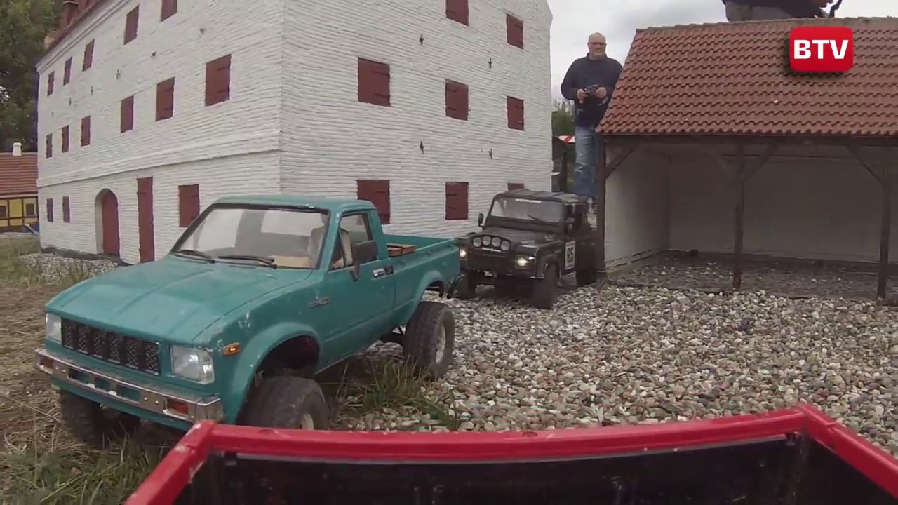 Cool RC trucks in a cool Scale town - Big Time Diorama