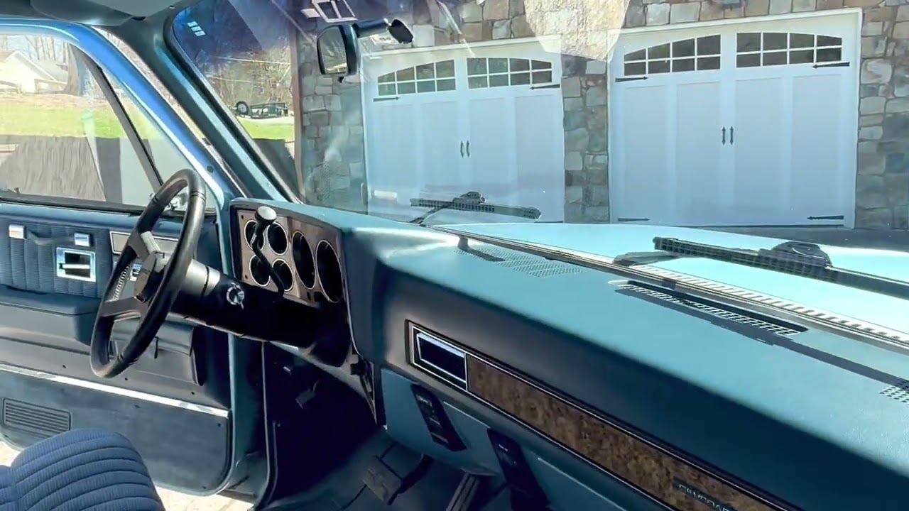1991 Chevrolet Suburban Silverado Interior