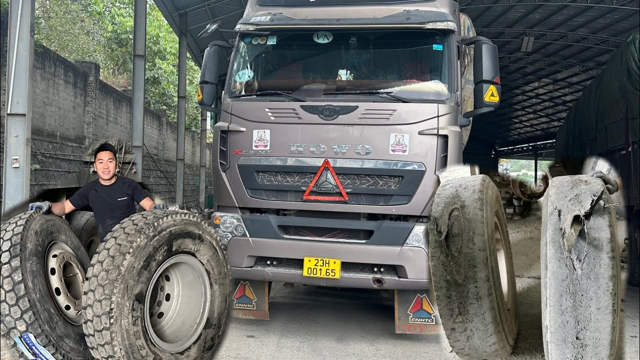 Installing tires for a 90-ton tractor trailer that had a flat tire at Thanh Thuy border gate