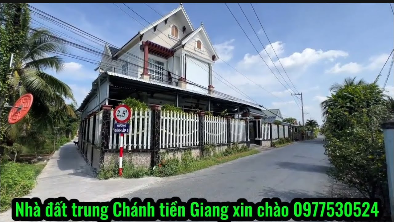 T.3246 bán ngôi nhà vườn miền Tây mái thái cực đẹp đường xe ô tô thổ cư tặng toàn bộ nội thất luôn 
