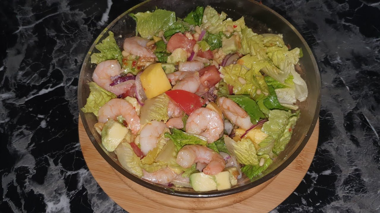 Mango anad avocado salad with prawns سلطة منعشة بالمانج و الافوكادو و القمرون