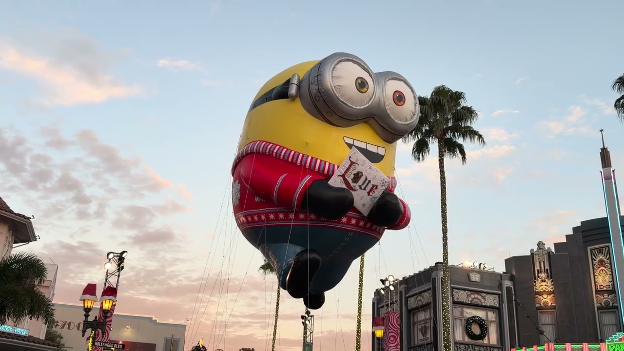 ShowAlong Videos - Universal’s Holiday Parade Featuring Macy’s at Universal Studios Orlando