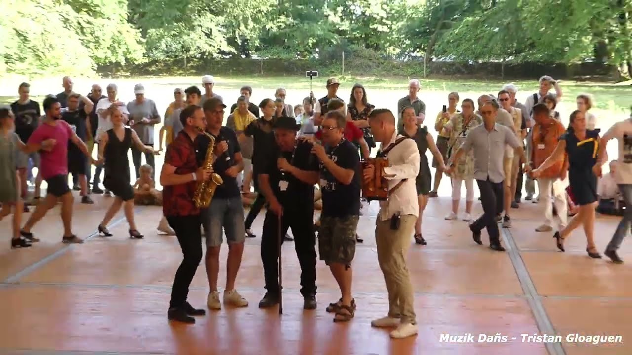 Finale Kernevodez à Menez Meur 2023 avec le duo Gloaguen/Le Henaff et au chant Le Goff/Pétillon/Riou