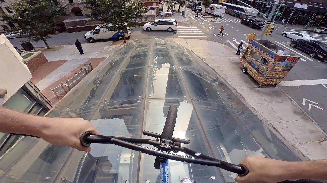 Езда на BMX на полной скорости в Нью-Йорке (от первого лица)
