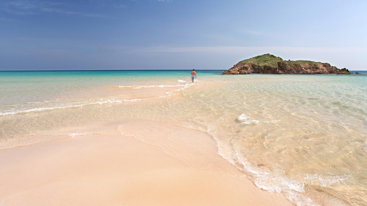 Paradisi nascosti in Sardegna: Capo Spartivento e la spiaggia di Chia in un video imperdibile