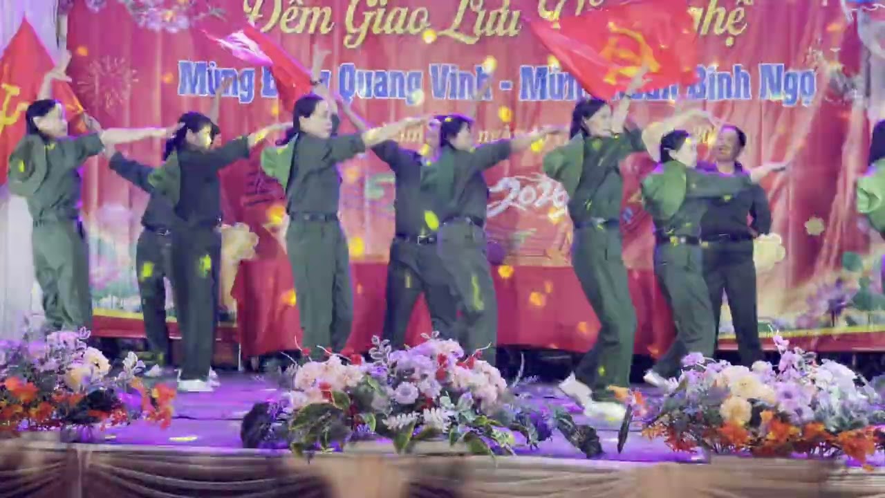 Chiếc gậy Trường Sơn - CLB dân vũ Nam Cầu 2