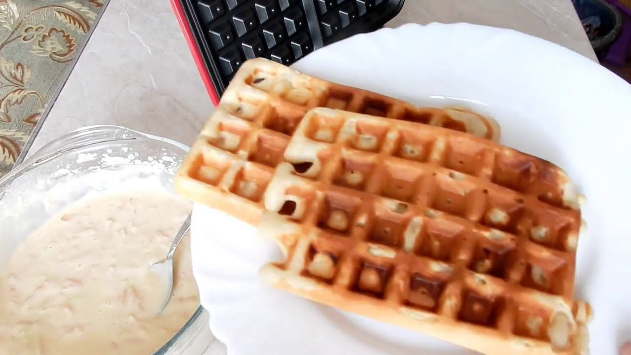 Нежные яблочные вафли в электровафельнице GFW-015 Waffle Plus