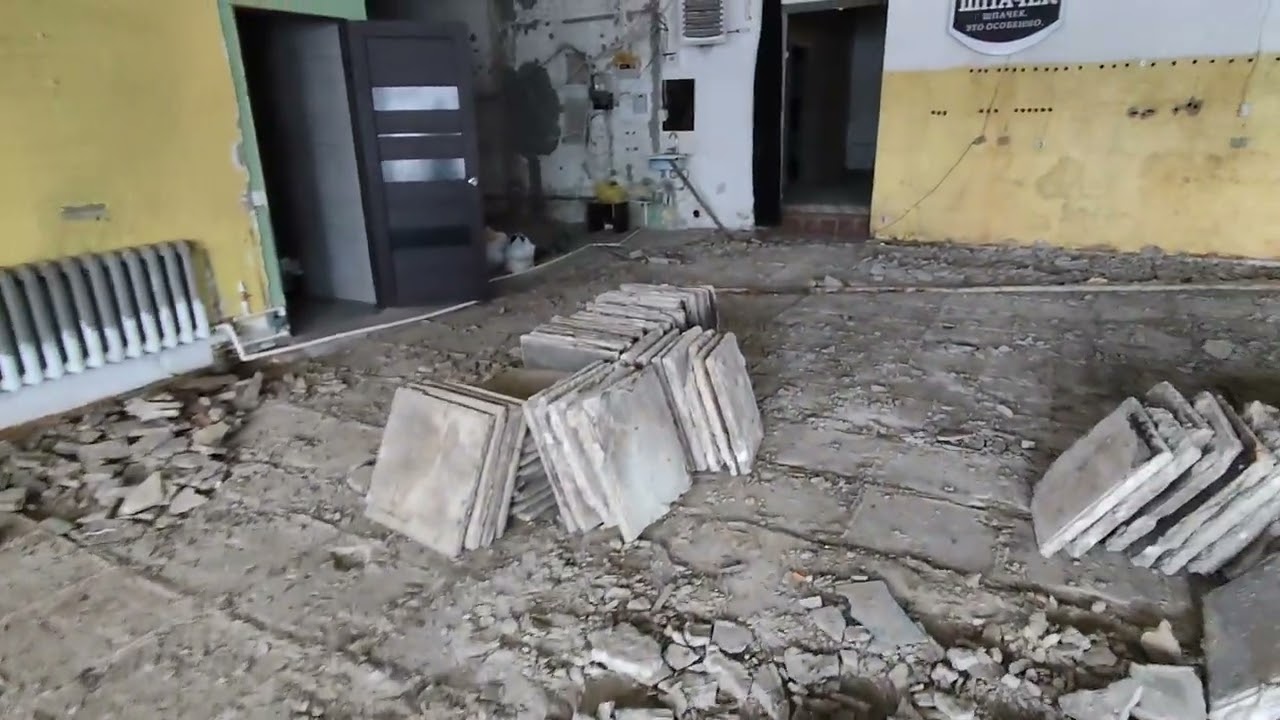 Демонтаж гранитной плитки в старом магазине часть 2