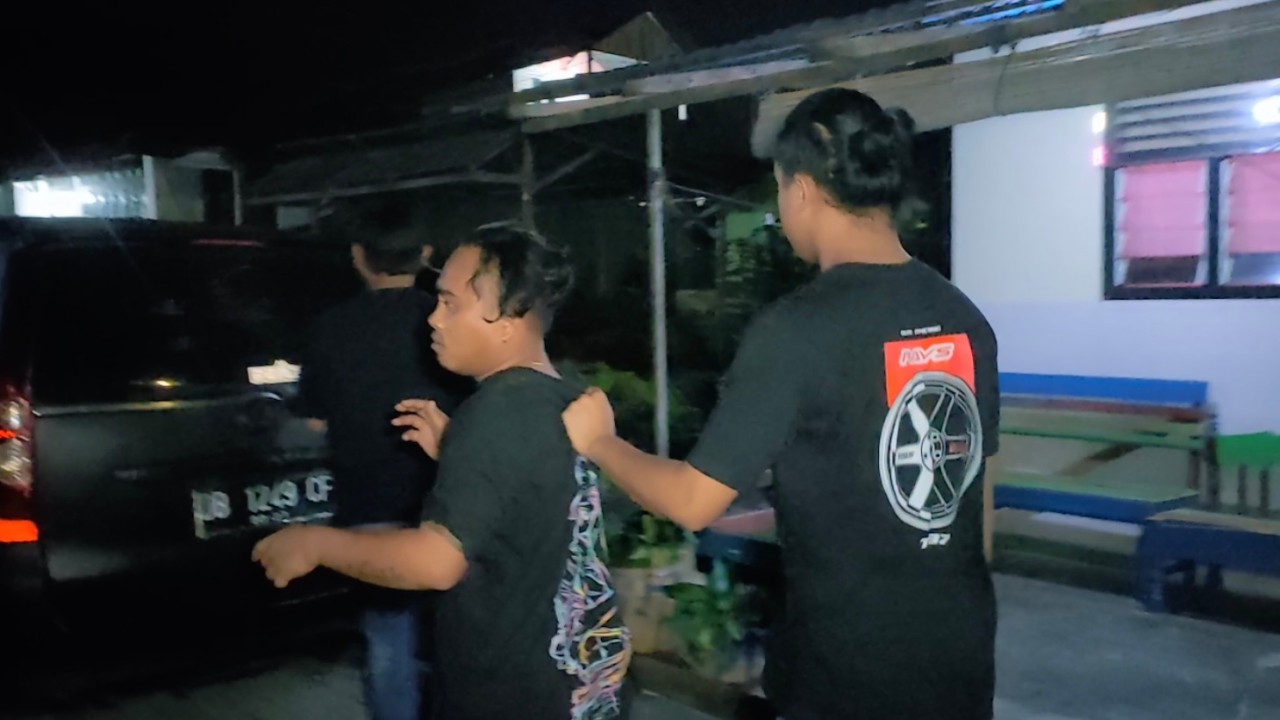 VIRAL!! PRIA NGAKU PETUGAS KEAMANAN HADANG WARGA DI RUSUN WANGURER, SUAMI KORBAN HAMPIR DIPUKUL!
