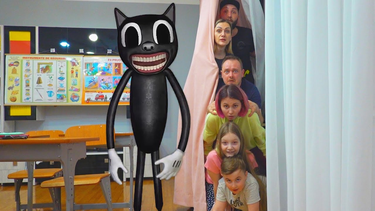 CARTOON CAT în Viața Reală
