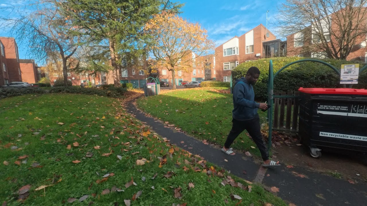Walking the Hidden Back Alleys of Hollinswood, Telford – Urban Exploration in a 1970s Estate