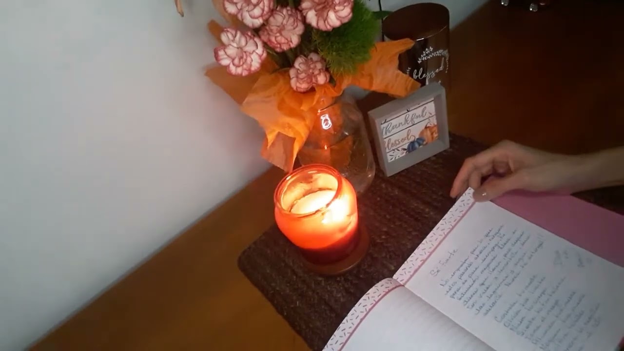 Asmr lectura positiva soft spoken y susurros. Uno de mis primeros videos del canal. #asmrcasero