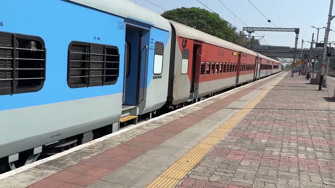 Brand New LHB : Dahanu Road to Vadodara SF Express
