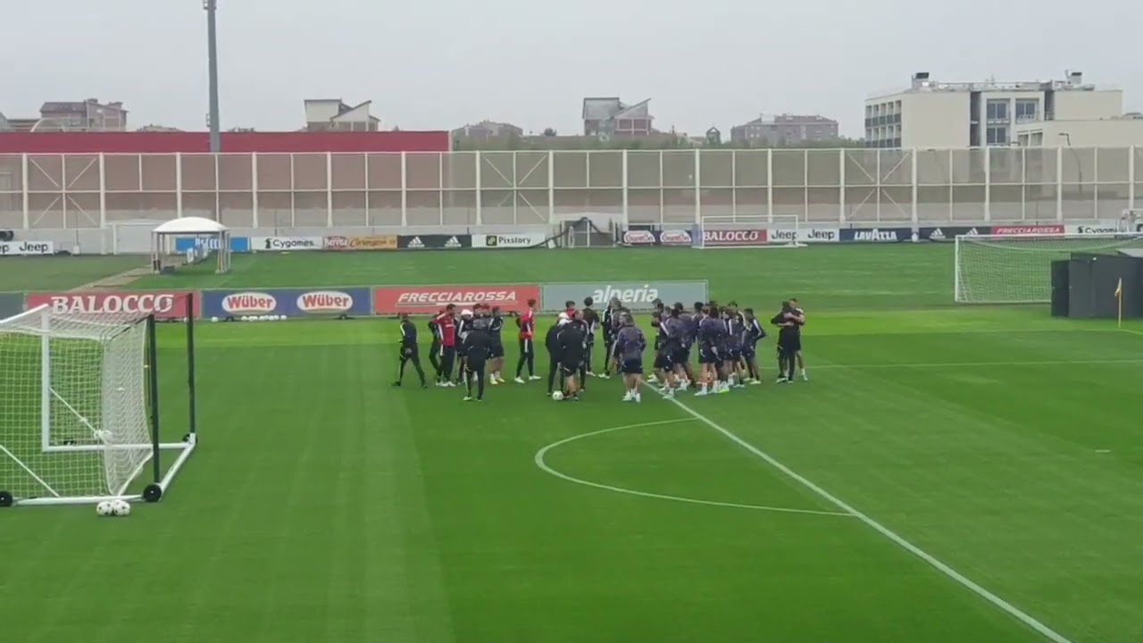 Allegri a colloquio con la squadra alla Continassa‼️‼️