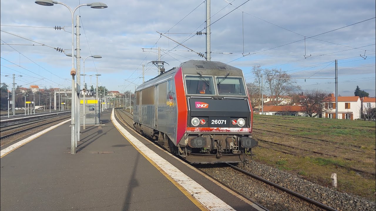 Intercités, HLP et TER en gare de Riom - Châtel-Guyon