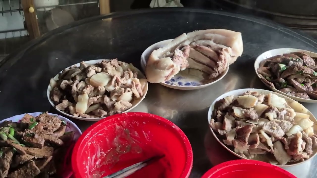Giúp nhà chú Dũng thồ cát sỏi bằng xe máy 