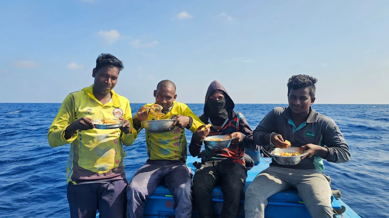 கடலில் உயிருடன் பரலாமீன் பிடித்து உடனே மீன்குழம்பு வைத்து கடல்ல சாப்பாடு/LIVELY MAHIMAHI FISH