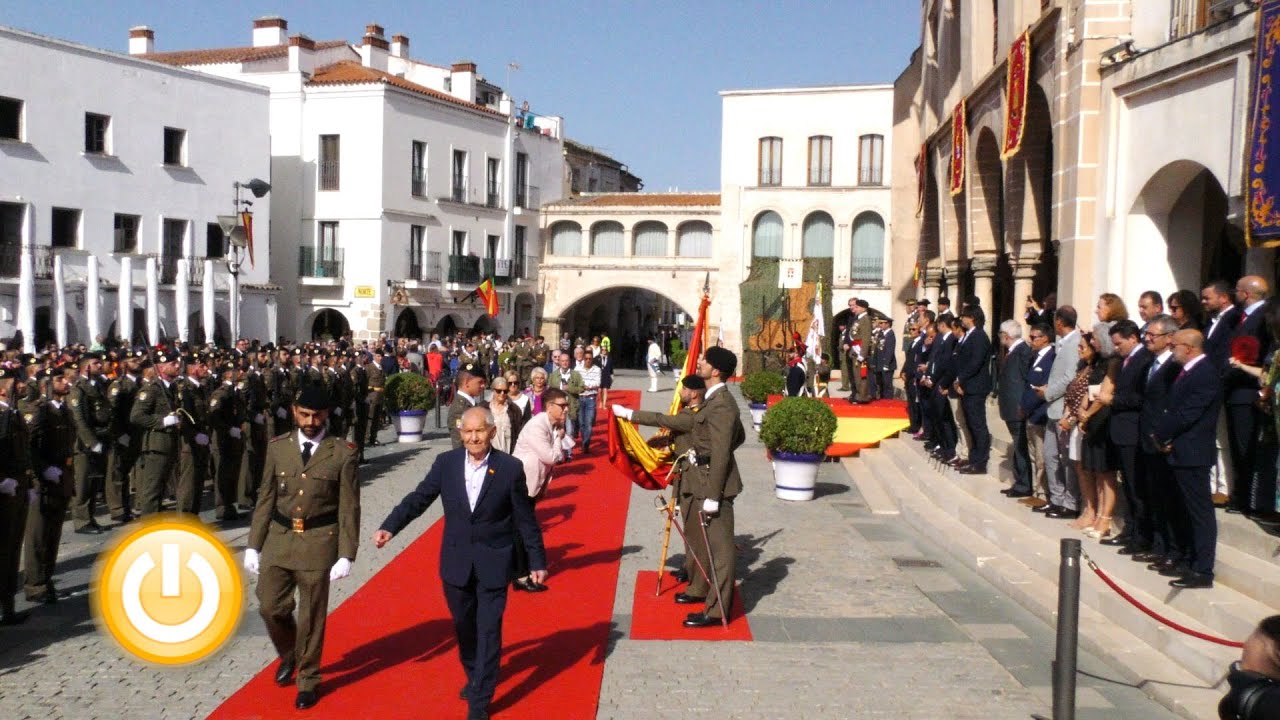 200 pacenses juran la bandera en la Plaza Alta