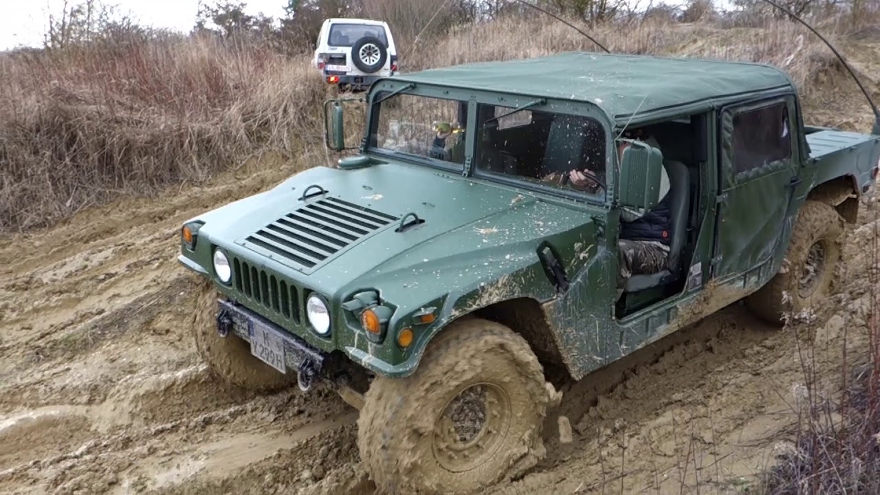Disco, Hummer und G mühen sich im Matsch des  Offroadpark Bayern 2019