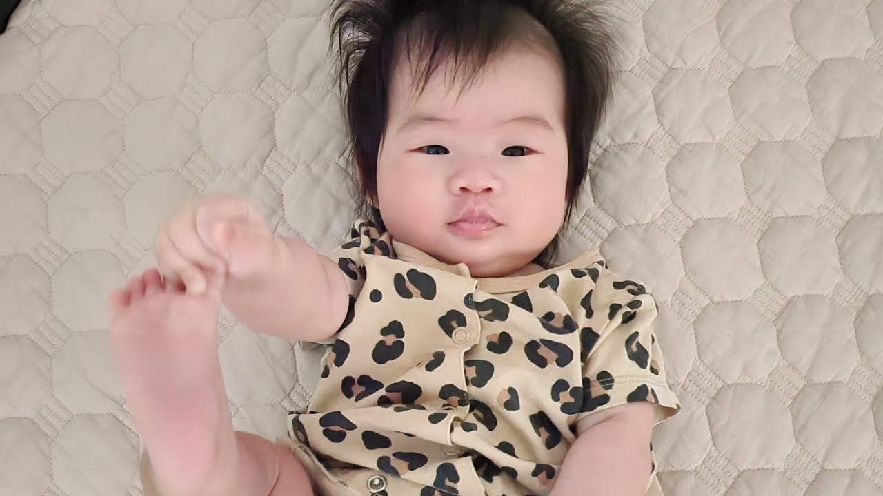 👀 발가락을 발견했어요! [3개월 아기와의 기록]