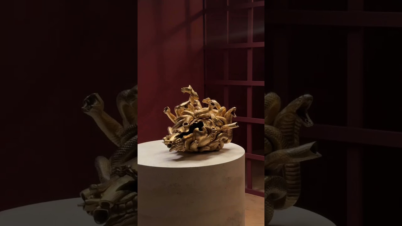 Damien Hirst&rsquo;s The Severed Head of Medusa 🐍⁣