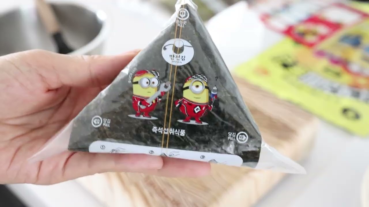 Cute Homemade Minions Triangular Gimbap!🍙