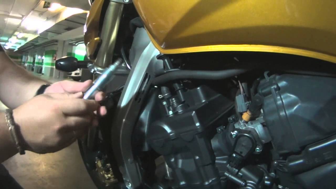 Cambio de Bujias en Honda CB600F Hornet
