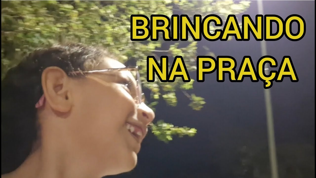 Brincando Na Praça Com O Papai | Pai E Filha