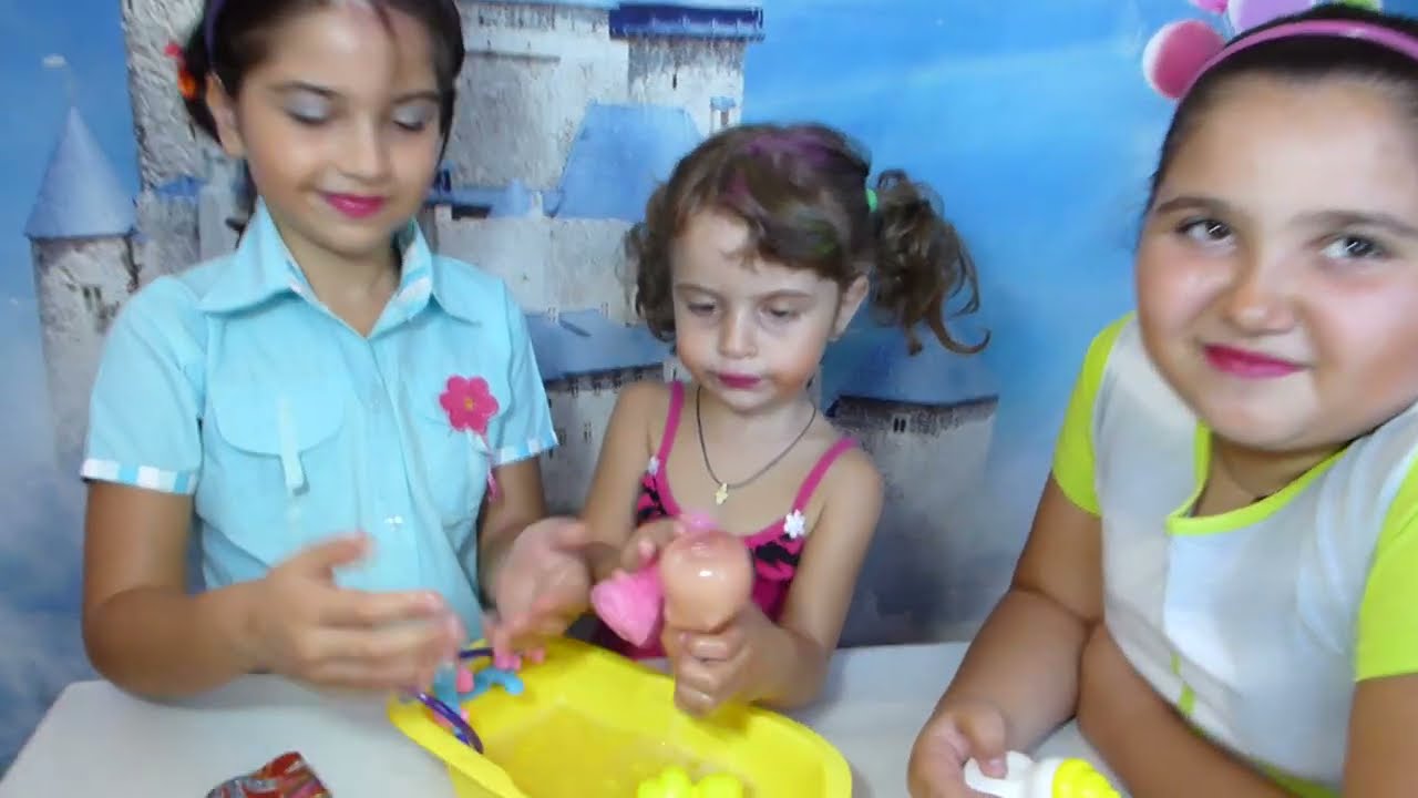 პრინცესები და მათი თოჯინა. ako and princesses აკო და პრინცესები