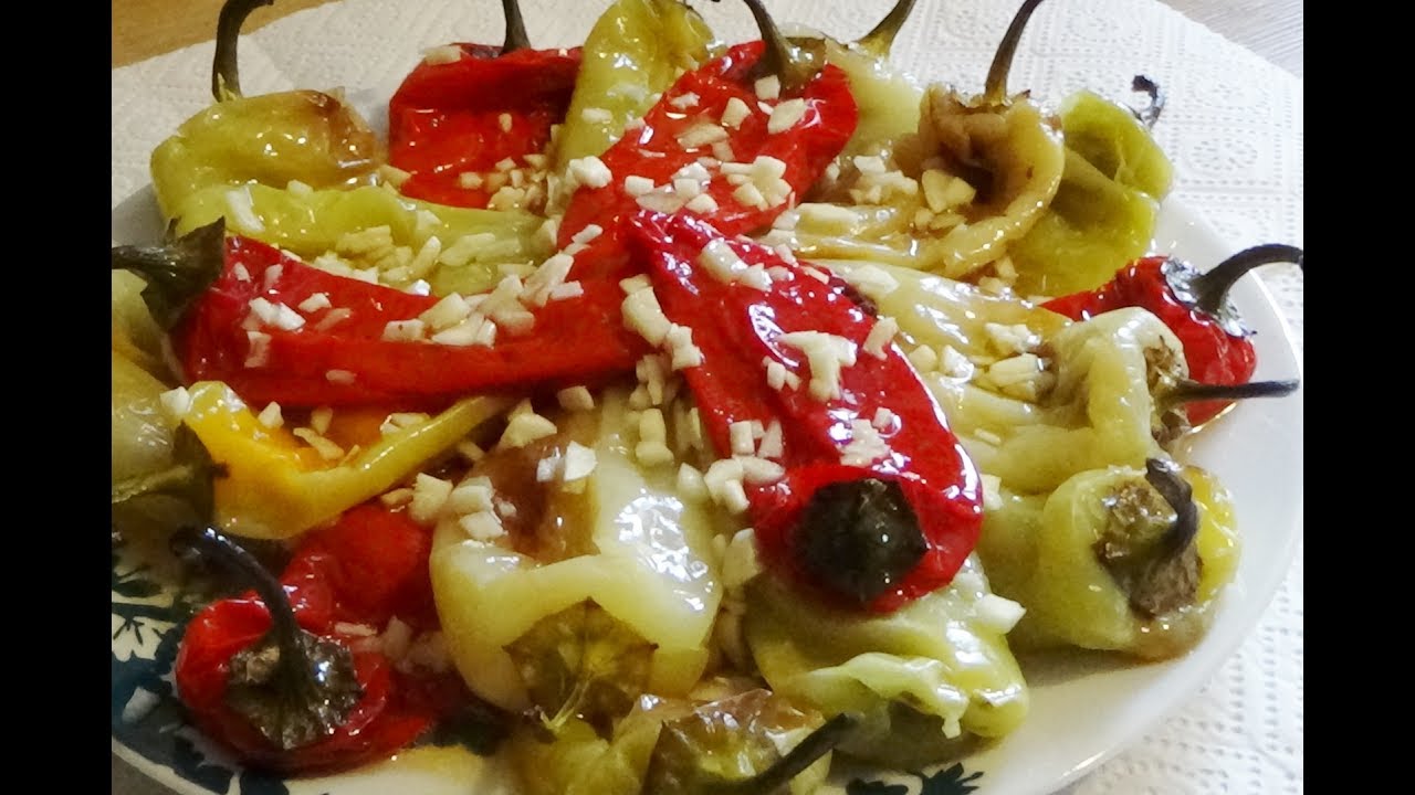 pecena paprika sa bjelim lukom uz ovu salatu meni treba samo jos hleb