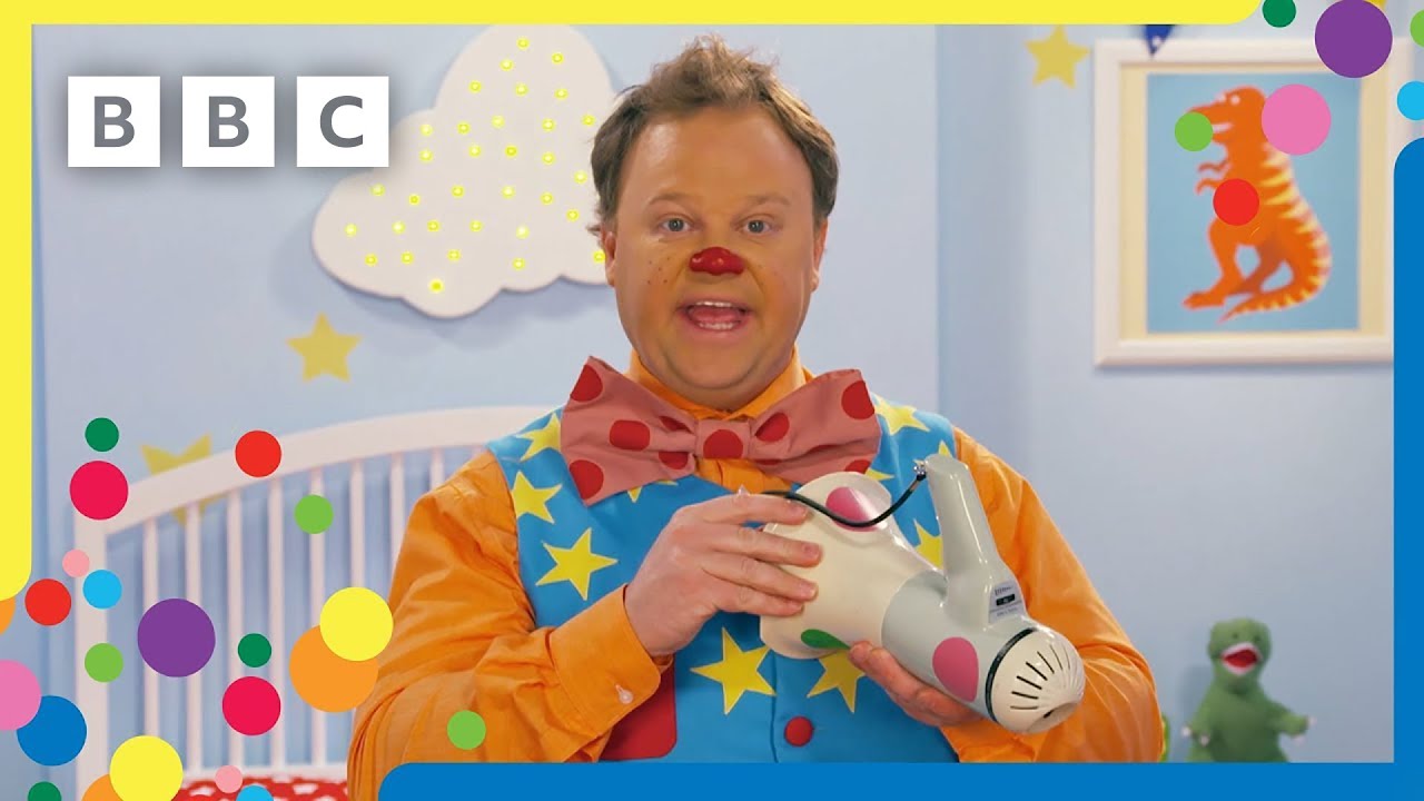 Mr Tumble in the library! | Mr Tumble and Friends