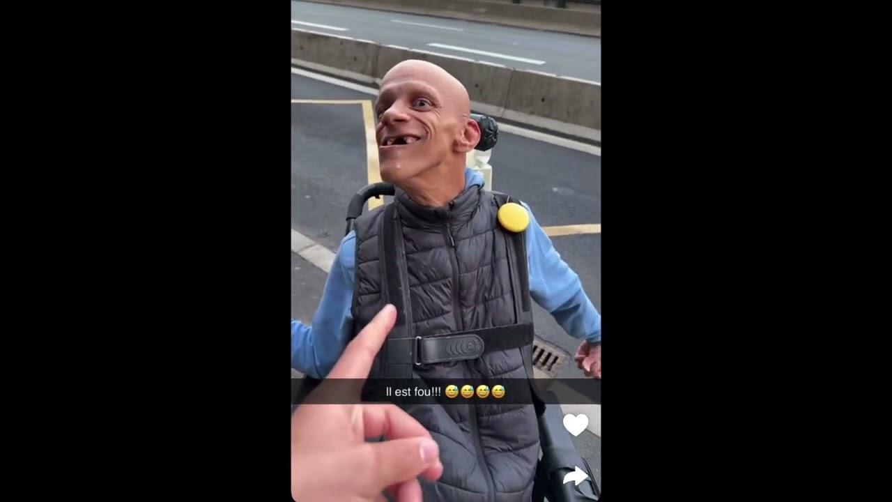 Karim Lipton avec Mounir qui aime pas les forces de l’ordre ￼