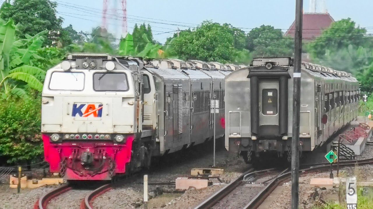 MOMEN PERSILANGAN DARURAT SESAMA KA MALABAR BERTEMU DI STASIUN GARUM