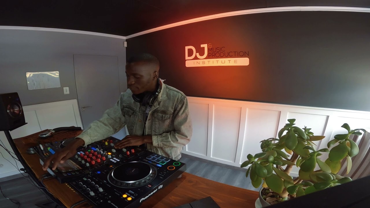 Student Showcase | Real Osvaldo: Deep House Mix