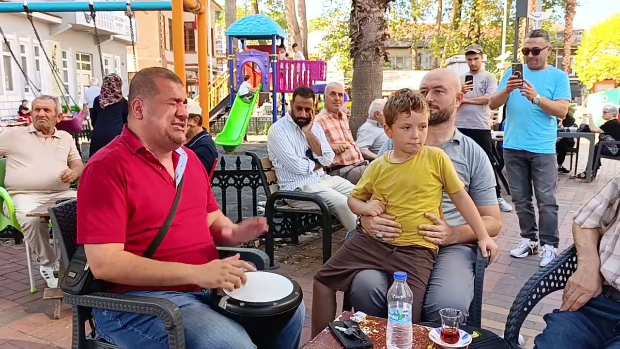 BİLAL GÖREGEN GELMİŞ. İLAHİLERİ BİZLERİ MESTETTİ