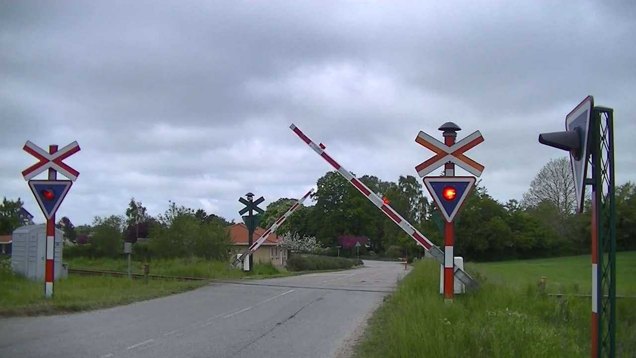 Spoorwegovergang H&oslash;rve (DK) // Railroad crossing // Jernbaneoversk&aelig;ring