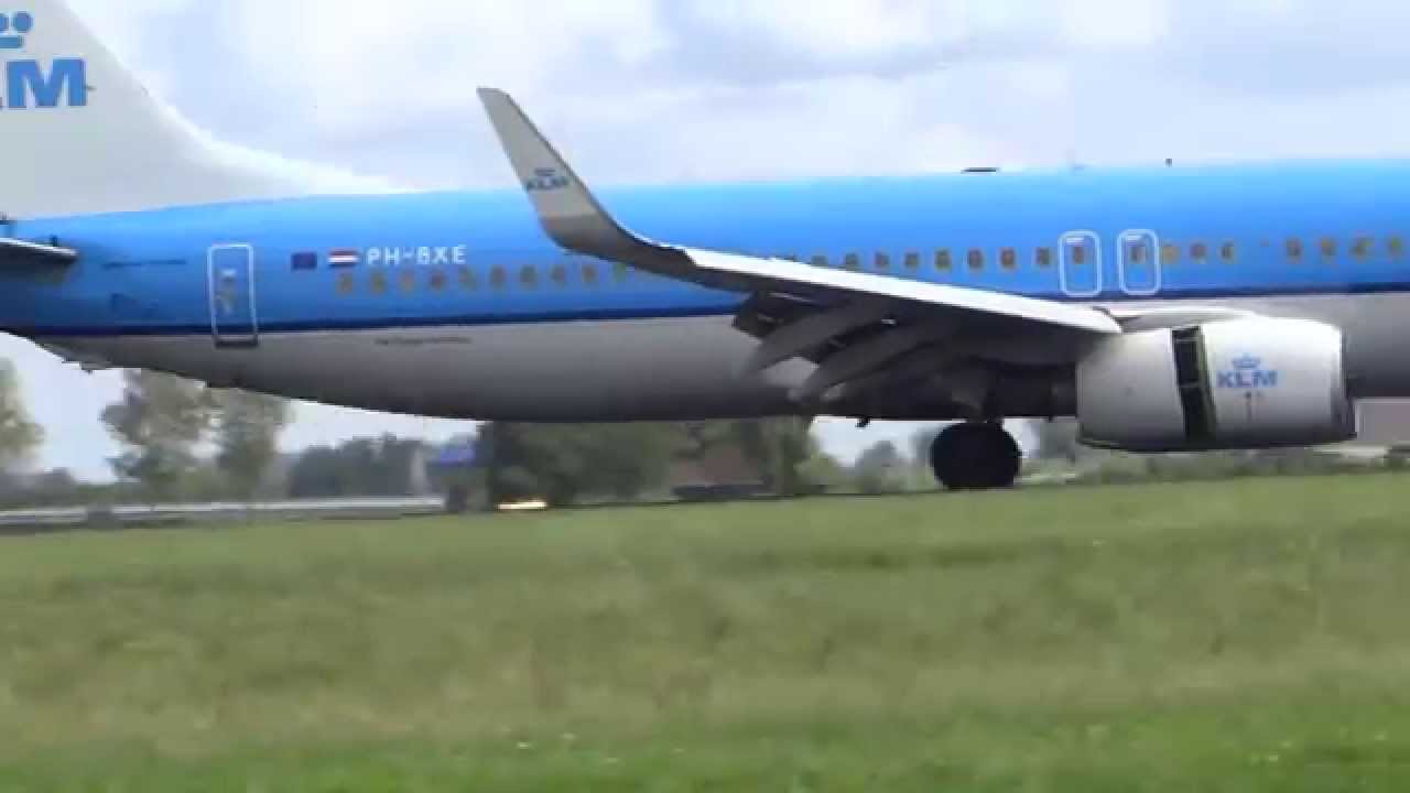 KLM Boeing 737-800 Landing at Amsterdam Schiphol PH-BXE