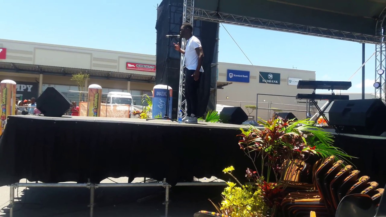 Nqontsonqa &ndash; Ndifun' uba yiNJa(Jipsy) live at the BCMM Summer Carnival in Mdantsane 2017