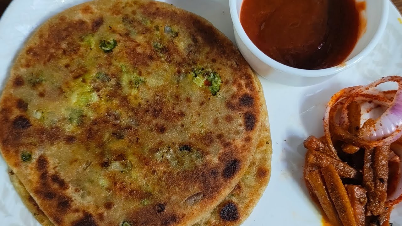 Broccoli 🥦 Cheese Paratha Recipe 😋 Healthy and Tasty Breakfast BROCCOLI 🥦 CHEESE PARATHA #shorts#yts