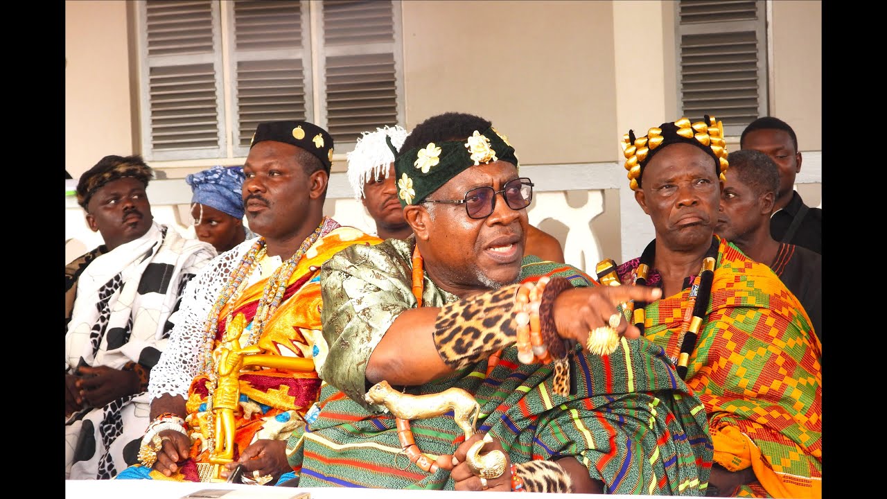 Batekpor Togbiga Tenge Dzokoto Gligui VII visits Anyako citizens in Ho