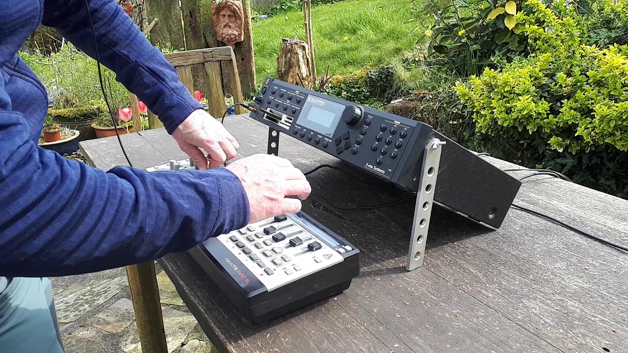 Feoilseantoir EMU Sampler ESI4000 Novation Remote Live Set/Jam