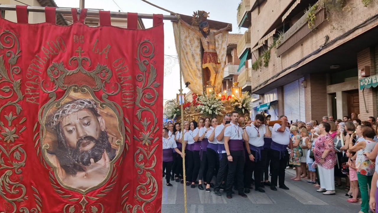 SALIDA DE LA PROCESIÓN DEL CRISTO DE LA SALUD
