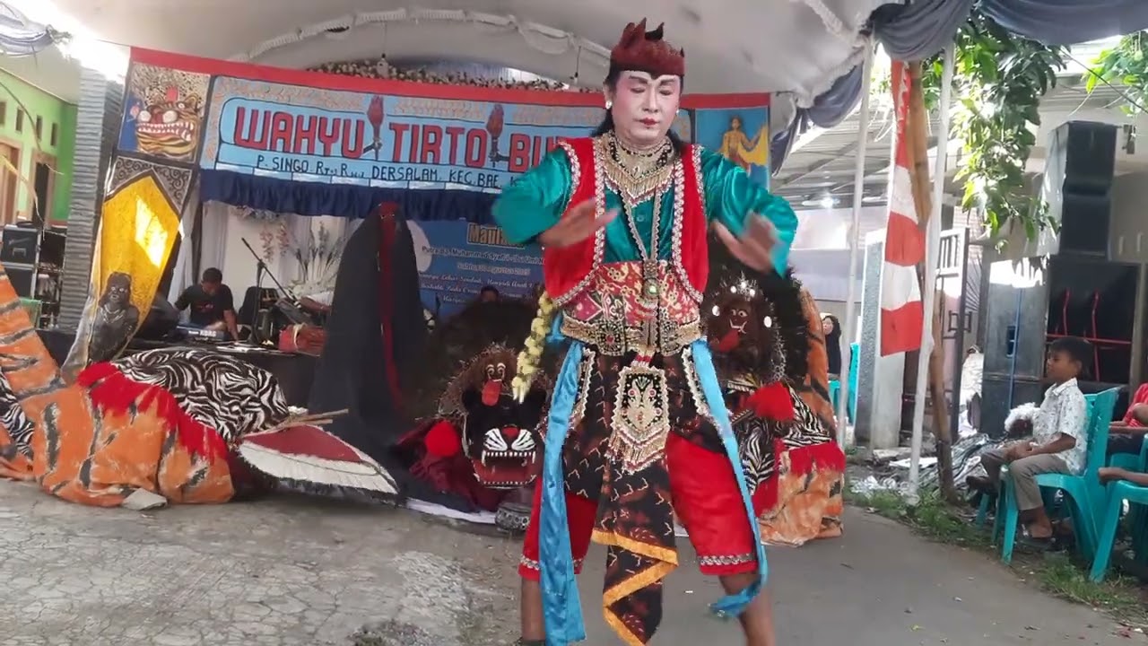 Rebutan menyan... 