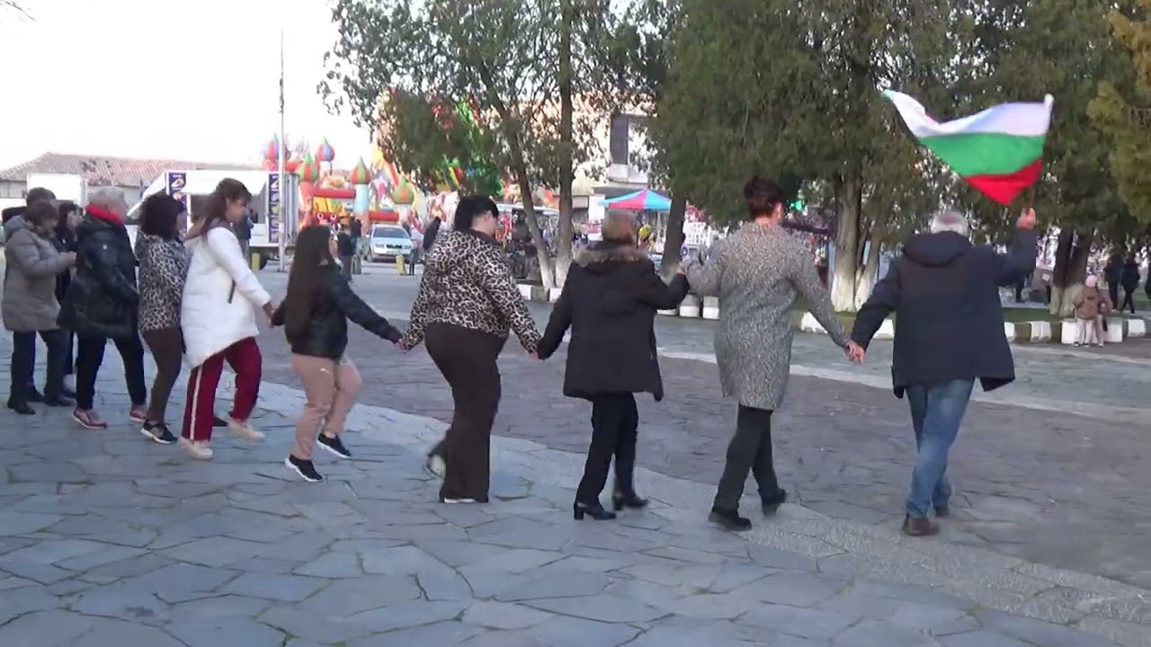 СЛАДИ И ВЛАДИ-ПРАЗНИЧНО ХОРО