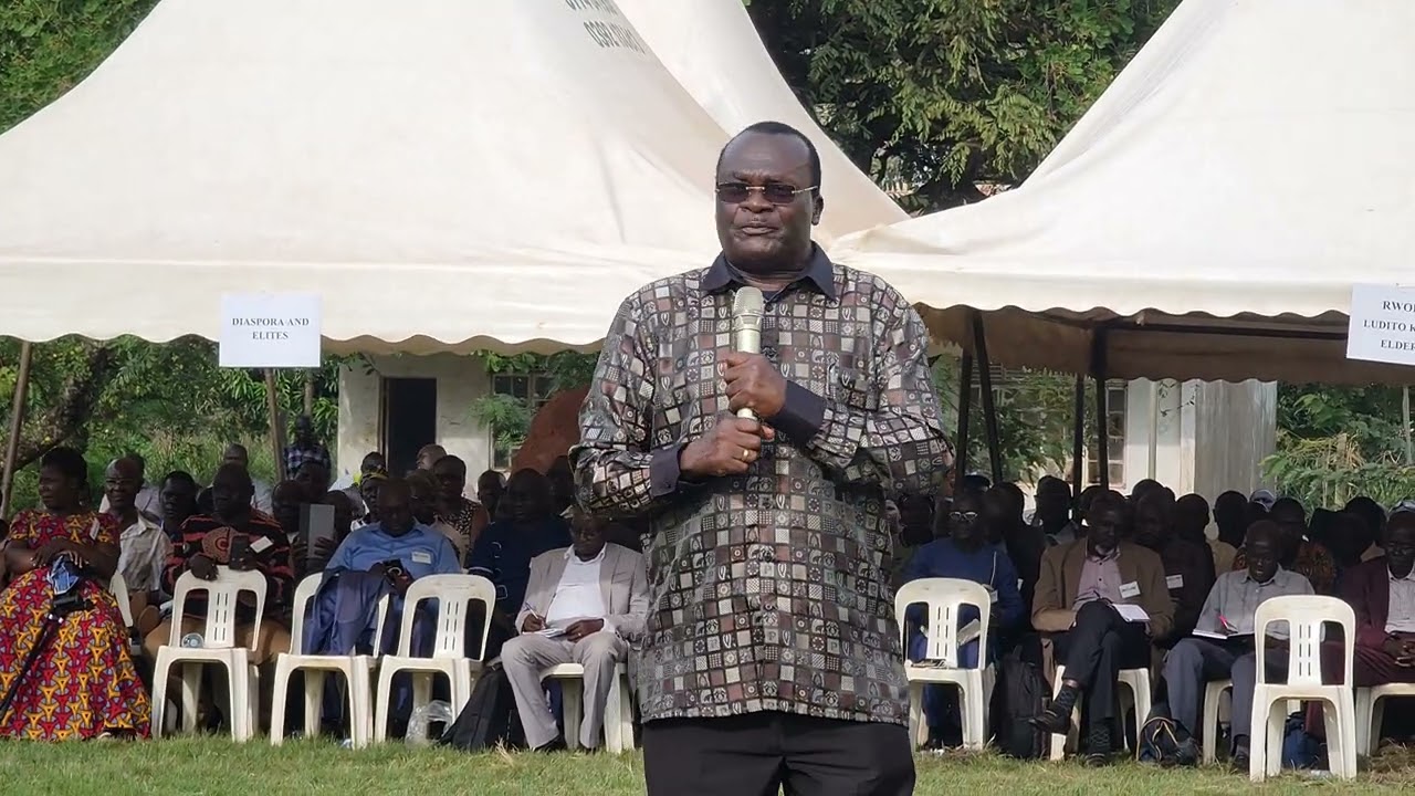 Ladit Owiny Dollo sings at kacoke me roco paco